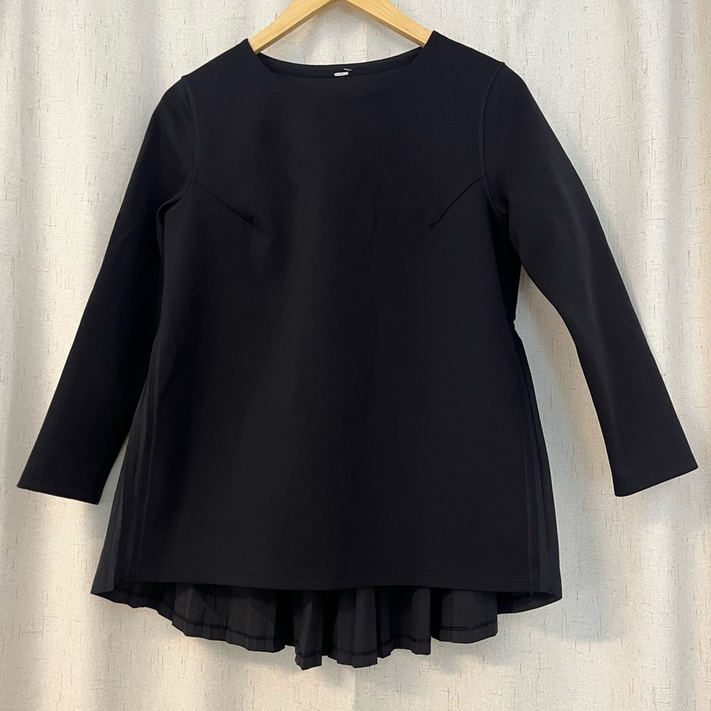 Lululemon Chic Black Long Sleeve Women's Top gym-wear outing-wear - Picture 7 of 9